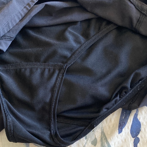 Lululemon Athletica Black speed up shorts - 2.5 inseam - Picture 6 of 6